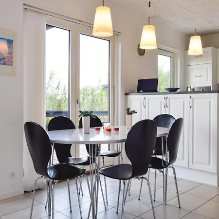 בית נופש Three-bedroom In *